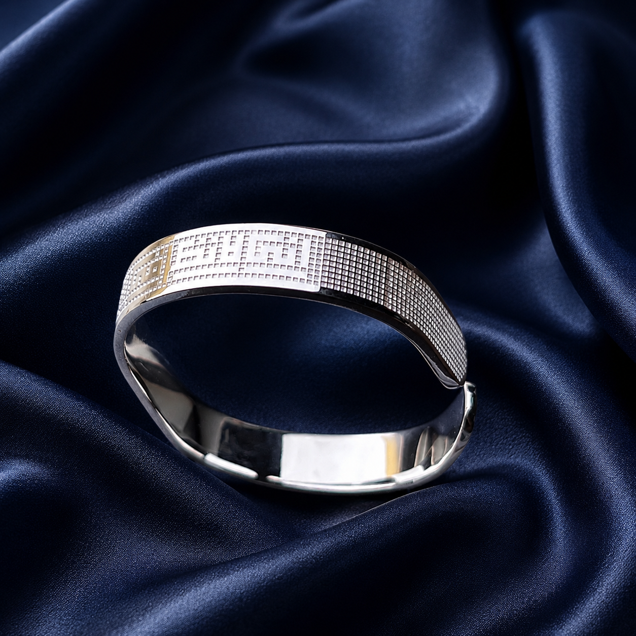 Kufi Bracelet / فلا آرى إلاك