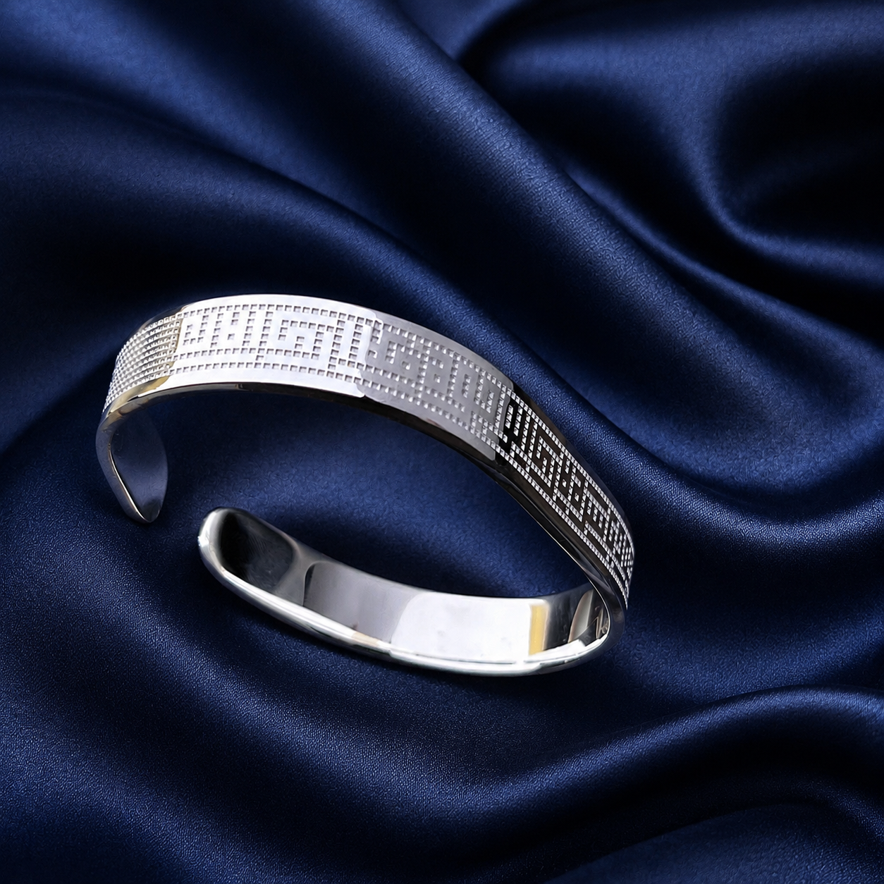 Kufi Bracelet / فلا آرى إلاك